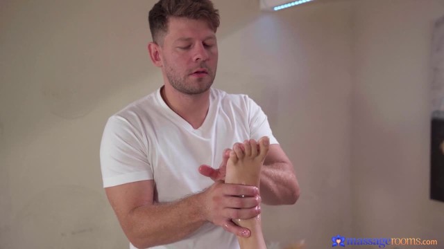 Превью Собственно, для этого девушки и ходят на массаж № 47337