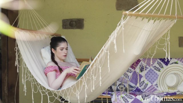 Превью Красивые лесбиянки летом на даче № 47398